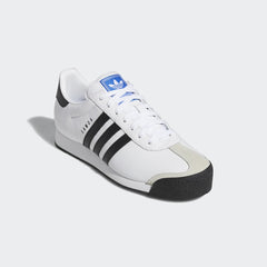 Angled view of adidas Samoa Men's shoes highlighting toe cap and colour contrast