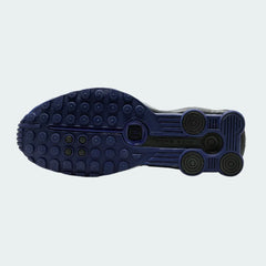 View of the outsole of the Nike Shox R4 women's blue trainers, showing the durable rubber sole and the visible Shox columns.
