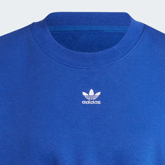 Close-up zoom on the fabric of the Adidas Adicolor Essentials Fleece Crew Sweatshirt in blue, showing the soft fleece texture and the embroidered Adidas Trefoil logo.