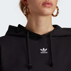 Close-up zoom on the fabric of the Adidas Adicolor Essentials Fleece Hoodie in black, showing the soft fleece texture and the embroidered Adidas Trefoil logo.