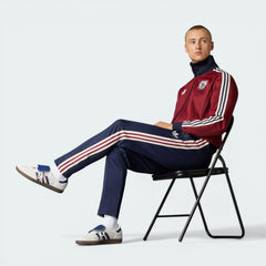 Casual look of the combination of the jacket and pants