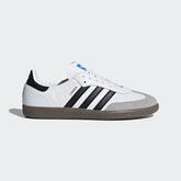 Adidas Samba OG Men's trainers in white leather with black 3-Stripes and a gum sole, side profile showing suede T-toe and classic silhouette.