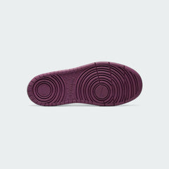 View of the outsole of the Nike Court Borough Low 2 Girls' trainers, showing the durable rubber sole with flex grooves and traction pattern.