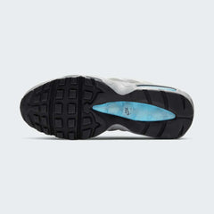 View of the outsole of the Nike Air Max 95 Men's grey running shoes, showing the durable rubber waffle tread pattern.