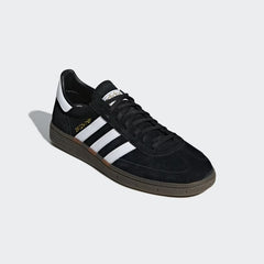 Angled view of adidas Handball Spezial Men's sneakers highlighting silhouette and colour contrast