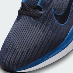 Close-up zoom on the front of the Nike Air Winflo 9 Men's dark blue running shoes, showing the mesh upper texture, lacing system, and synthetic overlays.