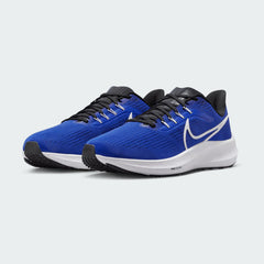 Angled view of two Nike Air Zoom Pegasus 39 Men's blue running trainers, side by side, showcasing their responsive design and athletic profile.