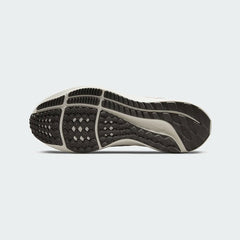 View of the outsole of the Nike Air Zoom Pegasus 39 Women's grey running trainers, showing the durable rubber waffle-inspired tread pattern for road traction.