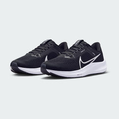 Angled view of two Nike Air Zoom Pegasus 40 Men's black running trainers, side by side, showcasing their responsive design and athletic profile.