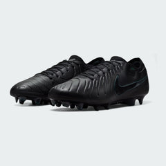 Angled view of two Nike Legend 10 Elite FG men's football boots in black and deep jungle, side by side, showcasing their elite design.