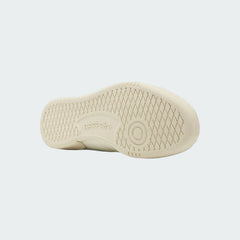 View of the outsole of the Reebok Classic Club C 85 Vintage chalk trainers, showing the durable rubber sole and classic traction pattern.