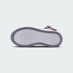 View of the outsole of the Nike Air Force 1 Mid EasyOn Juniors' grey trainers, showing the durable rubber sole and concentric pivot circles for traction.