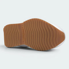Displays the technical ripple tread designed for unreal multi-surface traction.