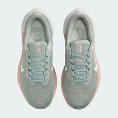 Top-down view of a pair of Nike Air Winflo 10 Women's running shoes in green, highlighting their streamlined silhouette and lace-up closure.