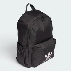 Highlights the 17cm depth and the professional finish of the mesh side pockets.