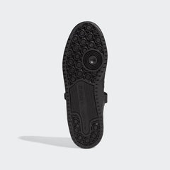 View of the outsole of the Adidas Forum Low Men's black trainers, showing the durable rubber sole and classic traction pattern.