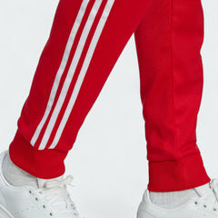 Detailed zoom on the elastic waistband with drawcord or the ribbed ankle cuff of the Adidas Superstar Track Pants, highlighting the adjustable fit and clean finish.