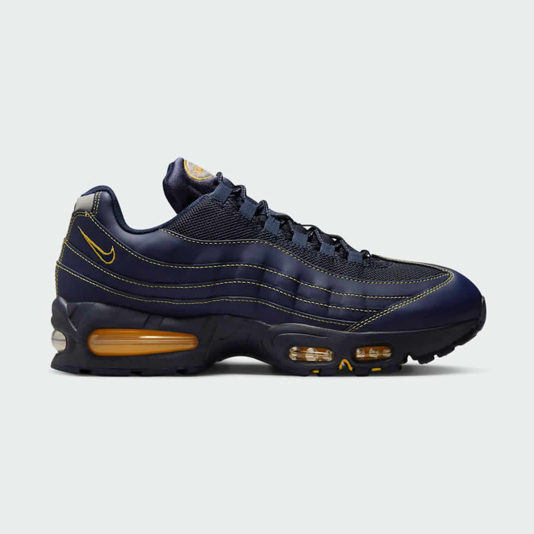 Nike Air Max 95 OG Men's running shoes in obsidian blue, side profile showing visible Max Air units in the heel and forefoot, and a layered upper.