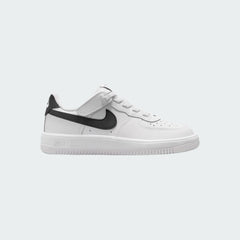 Nike Air Force 1 Low EasyOn Kids' trainers in white leather with a black Swoosh, side profile showing classic upper and EasyOn entry system.