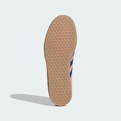 The classic hexagonal Gazelle traction pattern on the gum rubber sole.