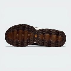 Outsole View: Showing the rubber traction pattern that sits directly beneath the Dynamic Air tubes.