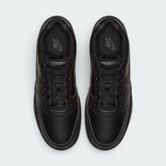 Focuses on the "locked-in" lacing system and the professional finish of the smooth toe box.