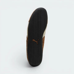 Displays the technical rubber tread designed for unreal indoor-inspired grip.
