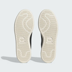 View of the outsole of the Adidas Stan Smith Women's black trainers, showing the durable tonal rubber sole and classic traction pattern.
