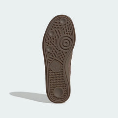 The classic Spezial traction pattern on the gum rubber, showcasing the uniform honey-coloured finish.