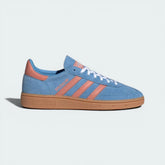 Side profile of the Light Wonder Blue Adidas Handball Spezial, highlighting the Clay Three Stripes and the classic gum rubber sole.