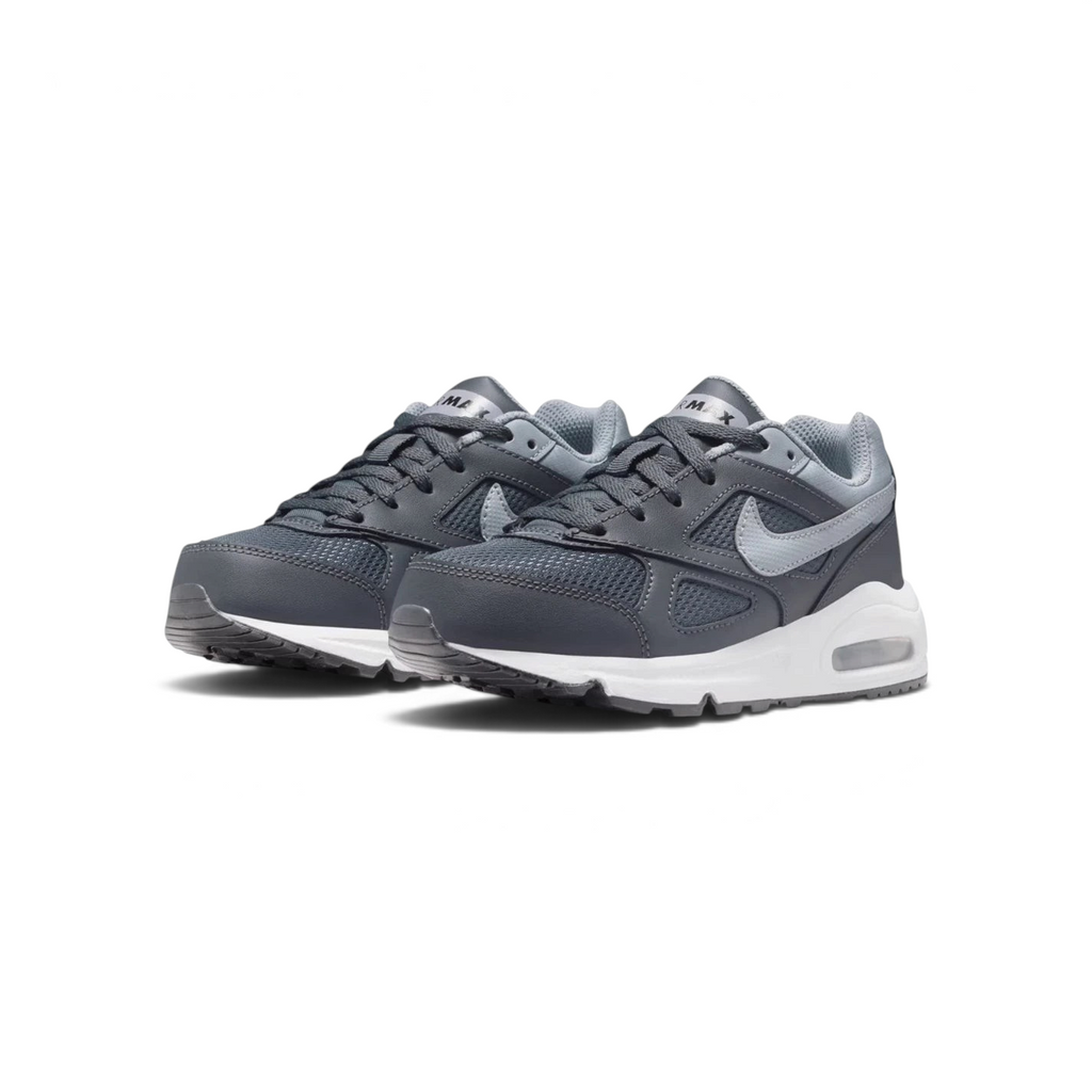 Emphasising the clean lines of the low-top aerodynamic silhouette and the professional alignment of the grey gradient panels.