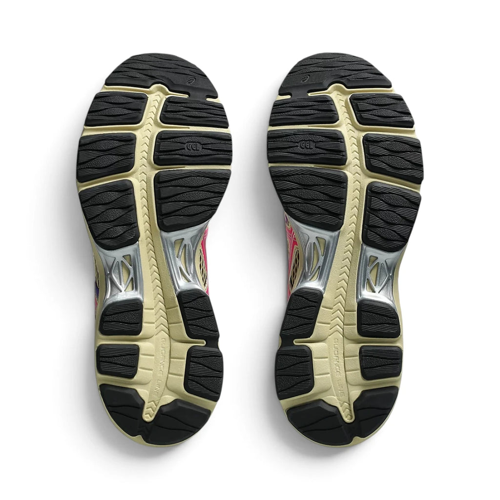 Outsole View: Bottom-down view of the durable rubber outsole, showcasing the traction pattern, flex grooves, and integrated arch support shank derived from the Cumulus-17 tooling system.