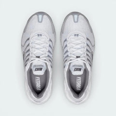 Shows the large-cell breathable mesh and the classic lacing system.
