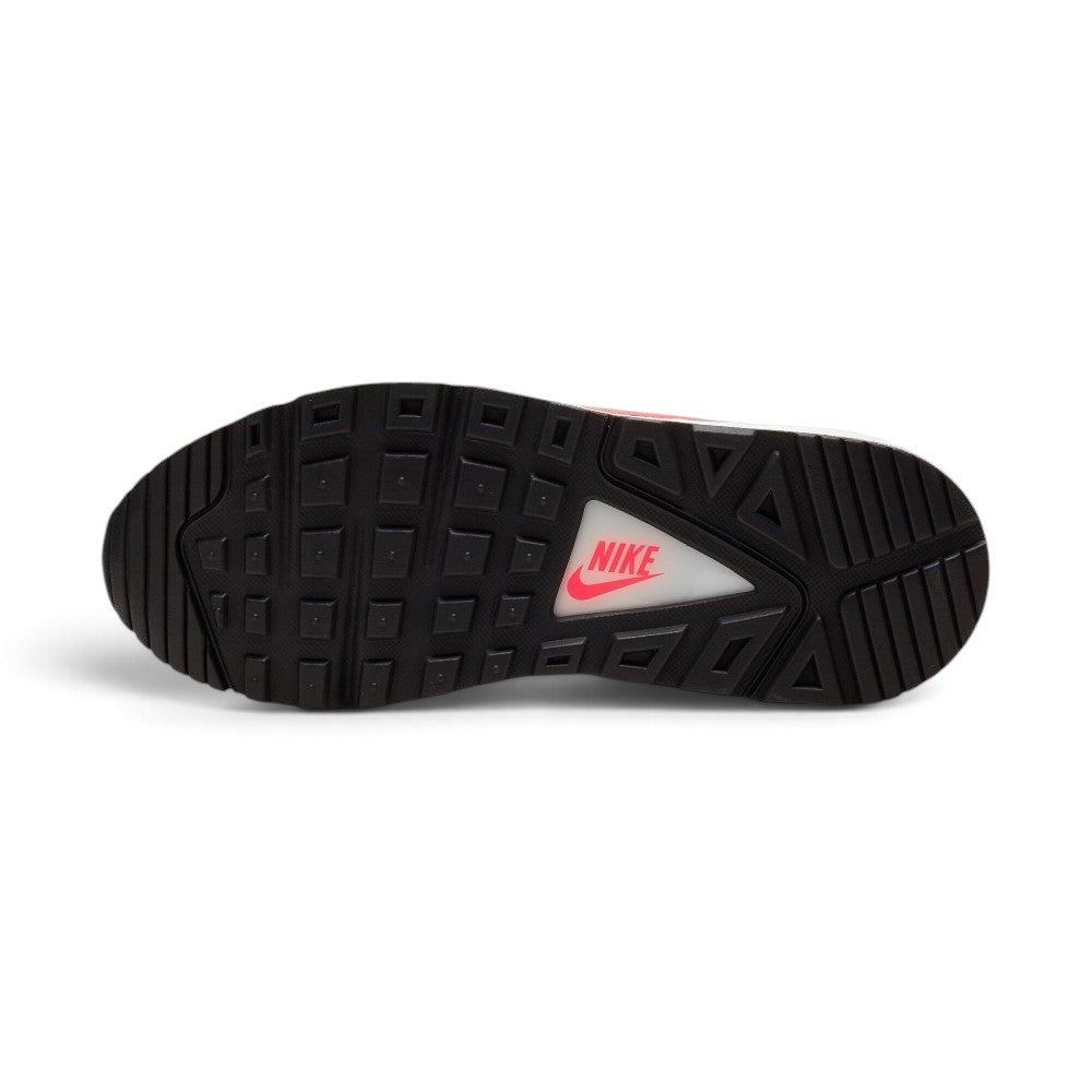 Displays the full-length black rubber sole, showcasing the iconic waffle lug pattern engineered for heritage traction and durable street grip.