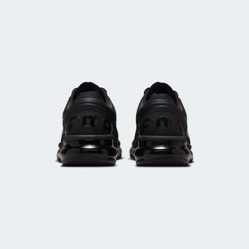Rear heel view of Nike Air Max 2013 Juniors trainers with Air Max branding