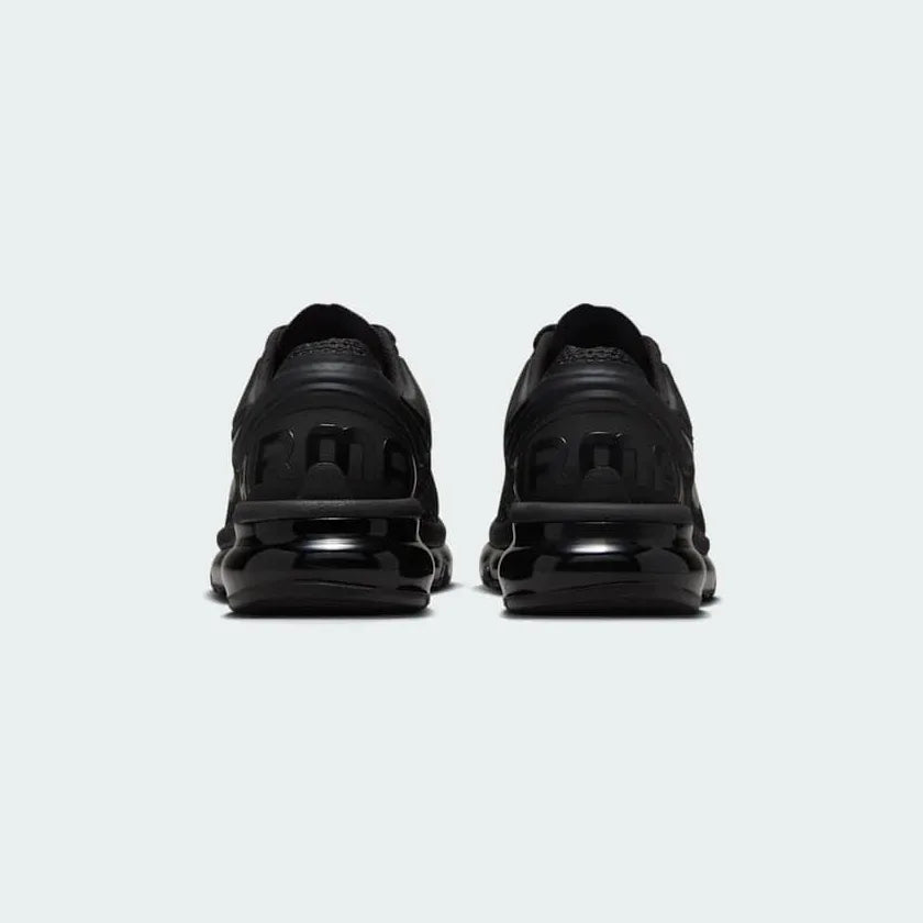 Rear view of the Nike Air Max 2013 Juniors' black trainers, focusing on the visible full-length Max Air unit and heel branding.