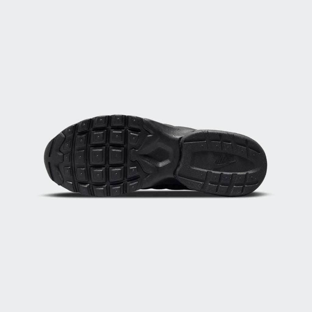 Nike Air Max Invigor Juniors Trainers Black 749572-003 outsole with flex grooves and black rubber grip