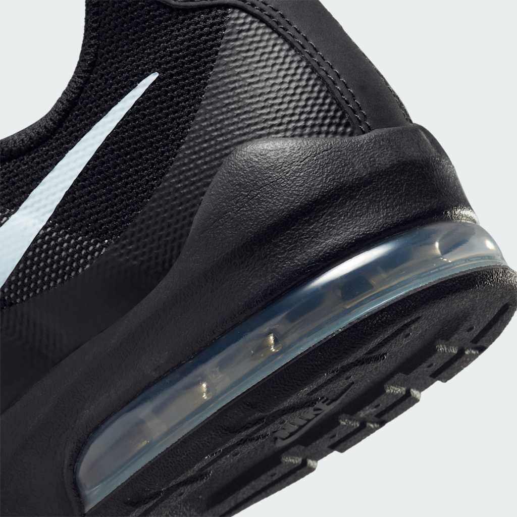 Rear underside close-up of Nike Air Max Invigor Juniors Trainers Black 749572-003 heel and visible Air unit