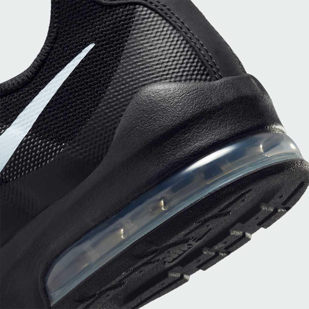 Rear underside close-up of Nike Air Max Invigor Juniors Trainers Black 749572-003 heel and visible Air unit