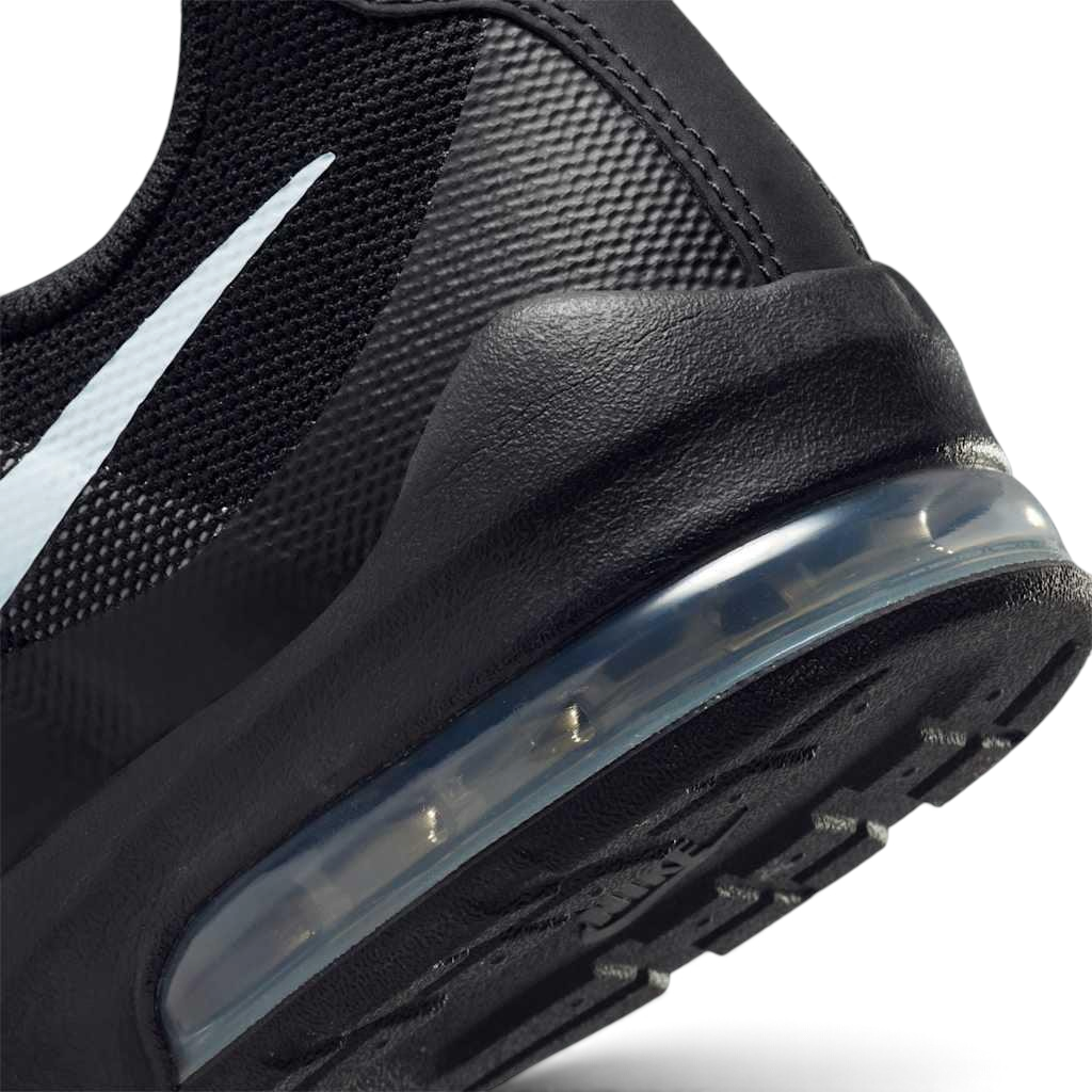 Rear underside close-up of Nike Air Max Invigor Juniors Trainers Black 749572-003 heel and visible Air unit