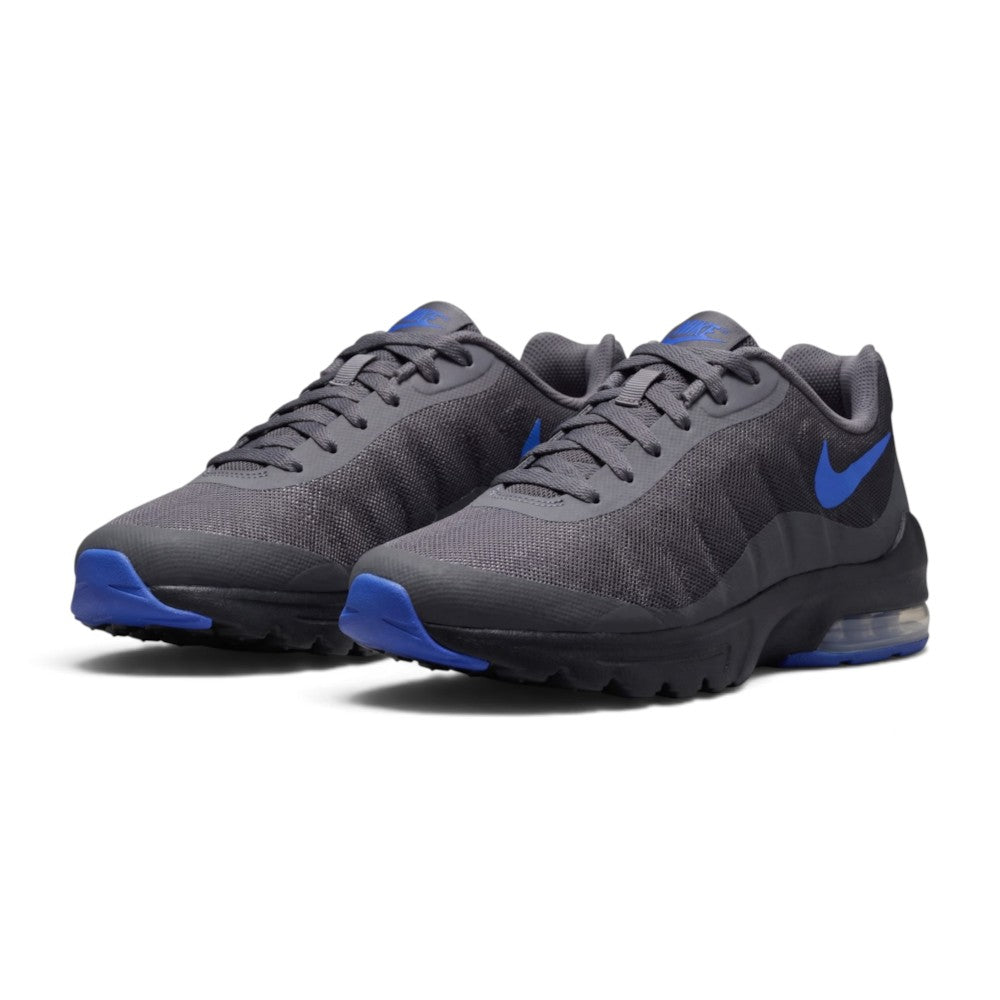 Emphasising the athletic, low-cut silhouette and the clean visual transition from the dark black toe box into the light grey quarter and popping purple accents.