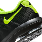 Detailed zoom on the midsole area, highlighting the transition between the lightweight foam and the high-traction rubber outsole.