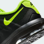 Detailed zoom on the midsole area, highlighting the transition between the lightweight foam and the high-traction rubber outsole.