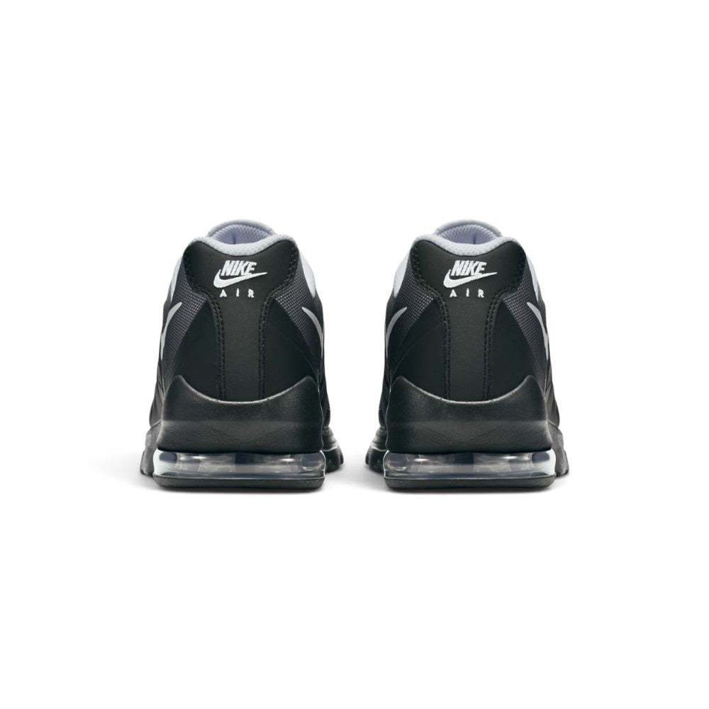 Showing the structured rear heel counter construction, detailing the visible external soft heel puffs, Achilles cushion padding, subtle Nike branding, and rounded 10mm-drop foam heel bevel.