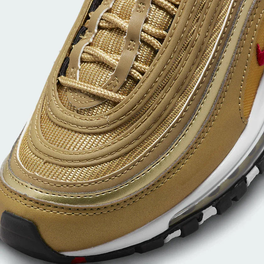 Details the premium stitching wrapping the front toe cap protection matrix and the precision hidden lace eyelet entrances.