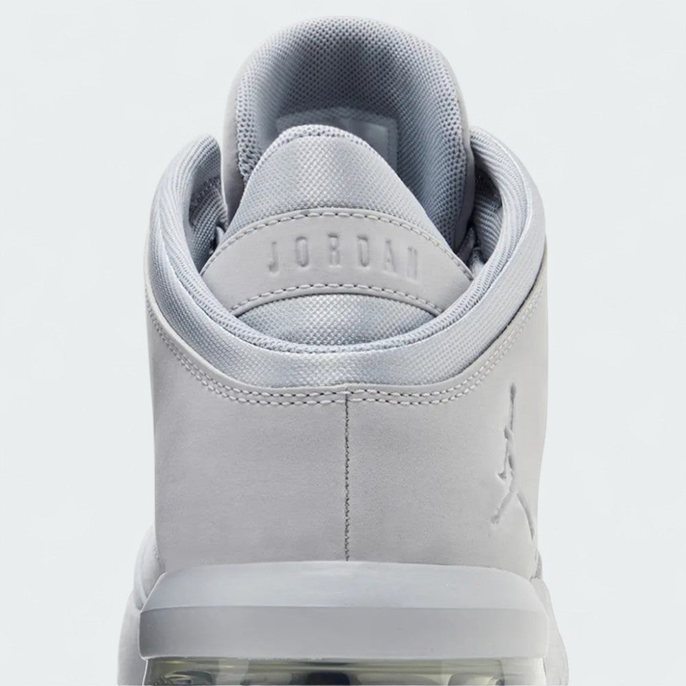 Detailed zoom on the outsole and midsole of the Jordan Flight Origin 4 Men's grey basketball shoes, highlighting the cushioned foam and visible Air-Sole unit.
