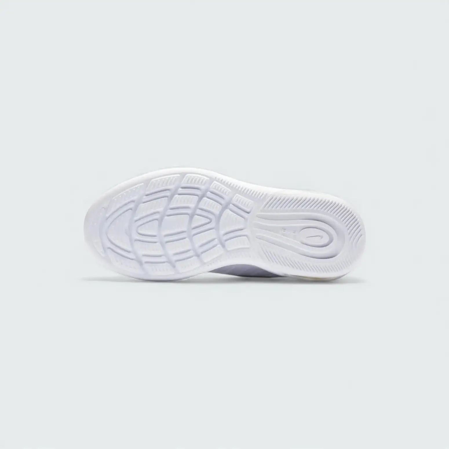 View of the outsole of the Nike Air Max Axis Children's white trainers, showing the durable rubber sole and tread pattern.