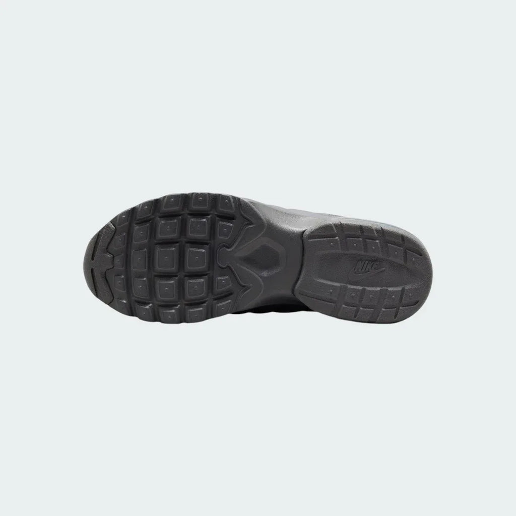 View of the outsole of the Nike Air Max Invigor Print Girls' black trainers, showing the durable rubber tread pattern.
