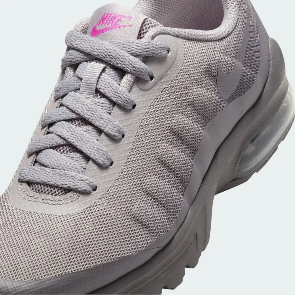 Close-up zoom on the front of the Nike Air Max Invigor Print Girls' trainers, showing the mesh toe box with a floral print, lacing system, and synthetic overlays.