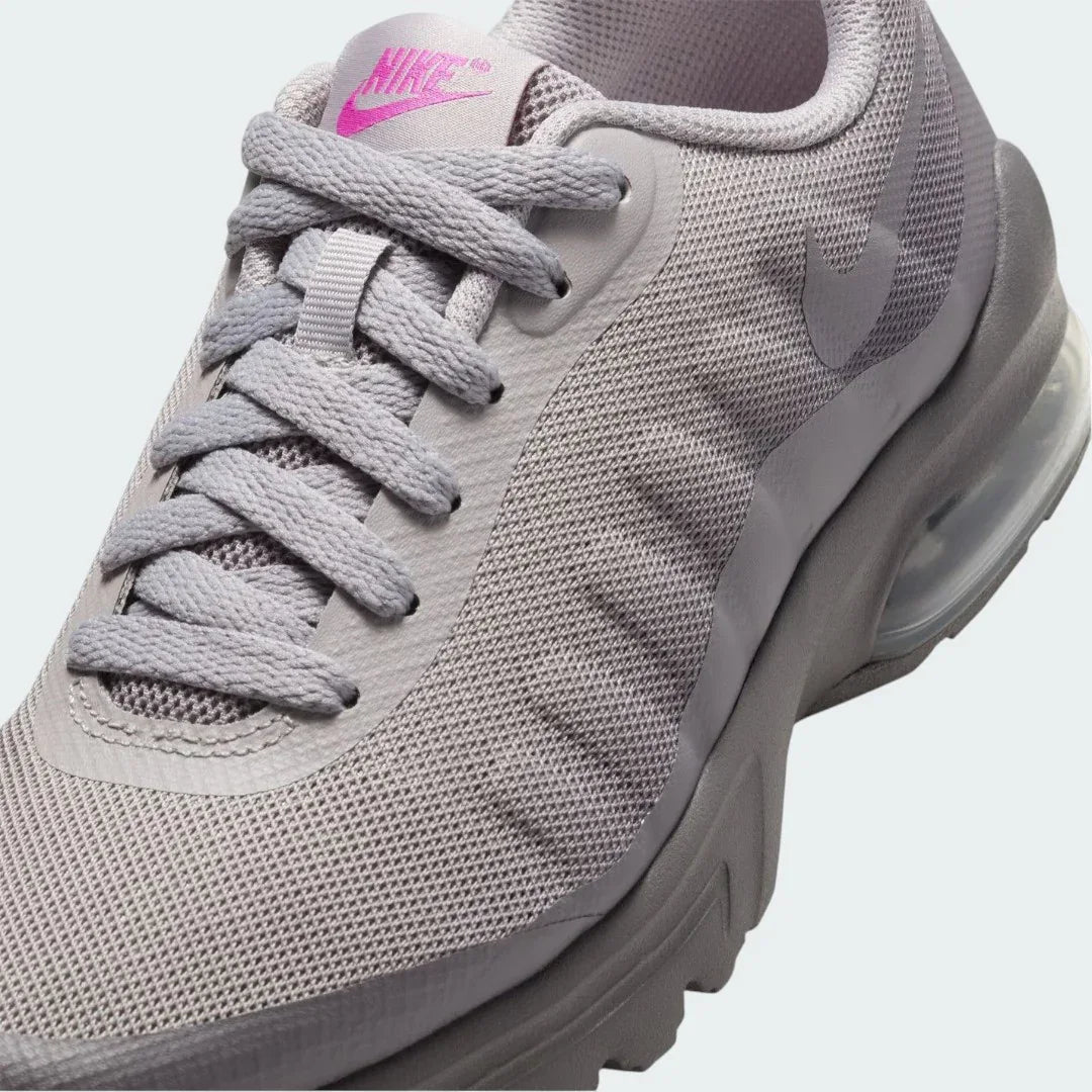 Close-up zoom on the front of the Nike Air Max Invigor Print Girls' trainers, showing the mesh toe box with a floral print, lacing system, and synthetic overlays.